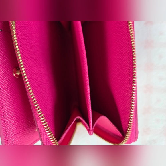 Louis Vuitton Lou Wallet – Fall For You Monogram Fuchsia (Full Set, Gift-Ready) - Picture 4 of 5